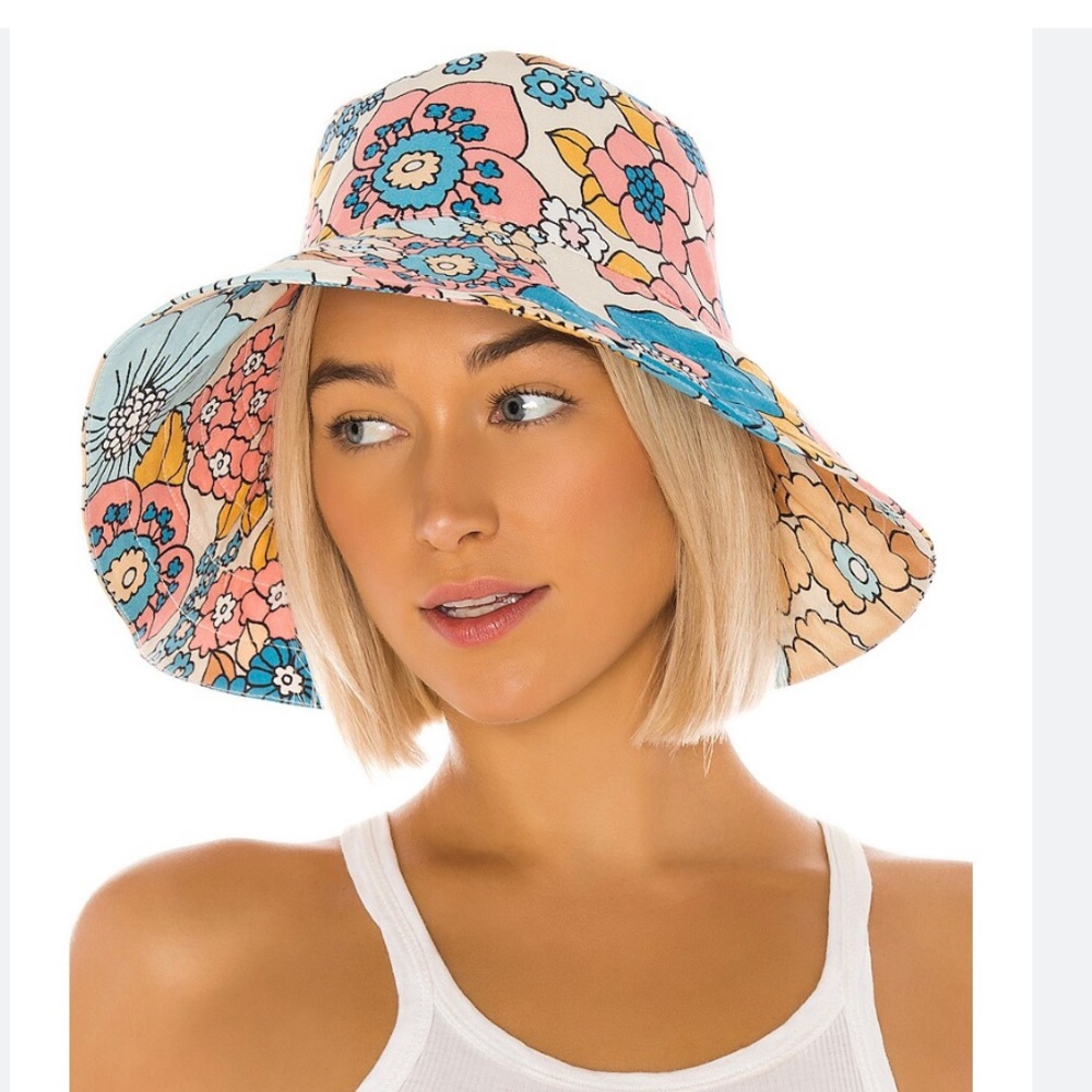 Daria bucket hat in cream flower